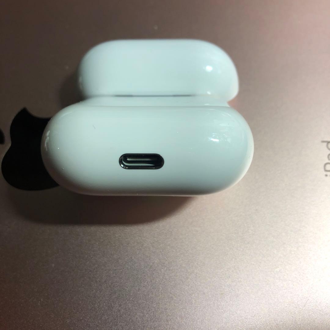 Apple AirPods 第4世代　充電ケース　A3048