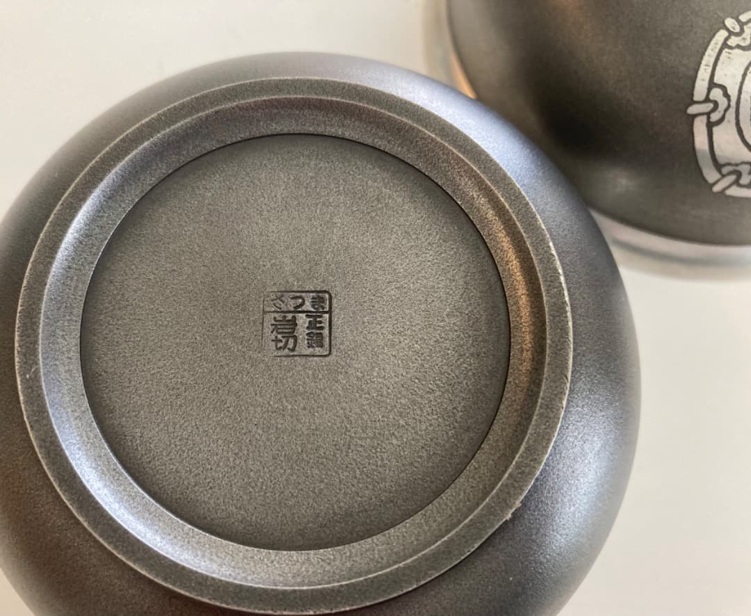 薩摩錫 岩切美巧堂製！燻し加工の仕覆と鼓の図 菓子器 共箱
