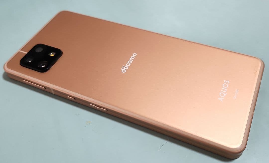 AQUOS　sense6 docomo　ショルダーケース&カエル柄ケース付中古品