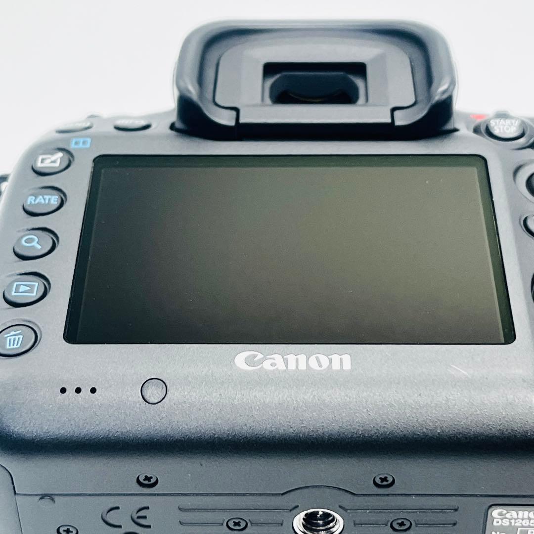 ほぼ未使用　Canon デジタル一眼レフカメラ EOS 5Ds ボディー