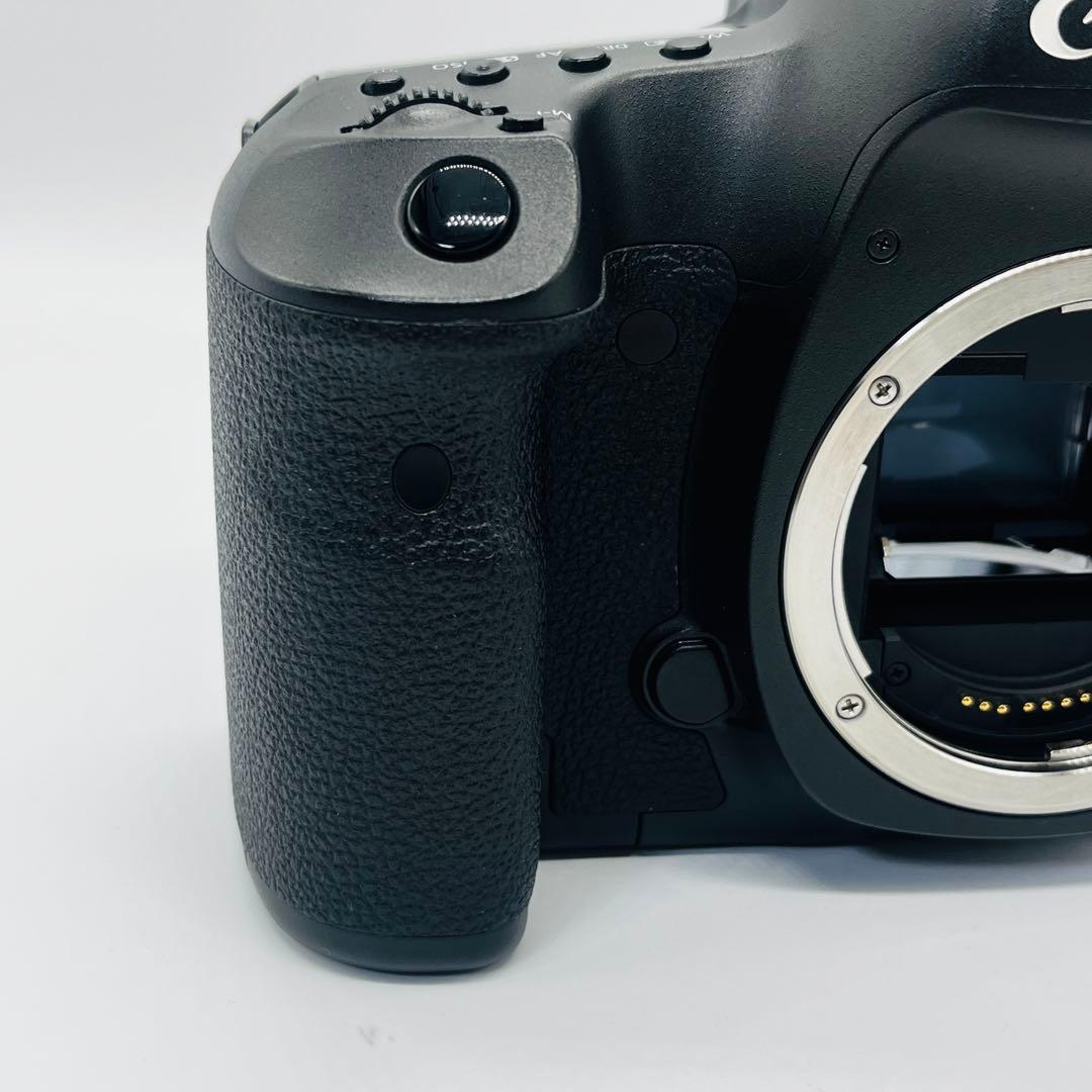 ほぼ未使用　Canon デジタル一眼レフカメラ EOS 5Ds ボディー