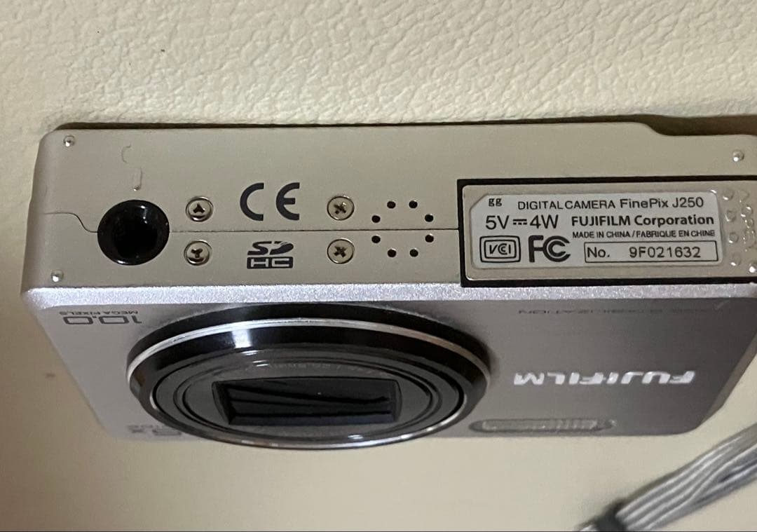 【美品】Fujifilm FinePix J250 コンパクトデジタルカメラ