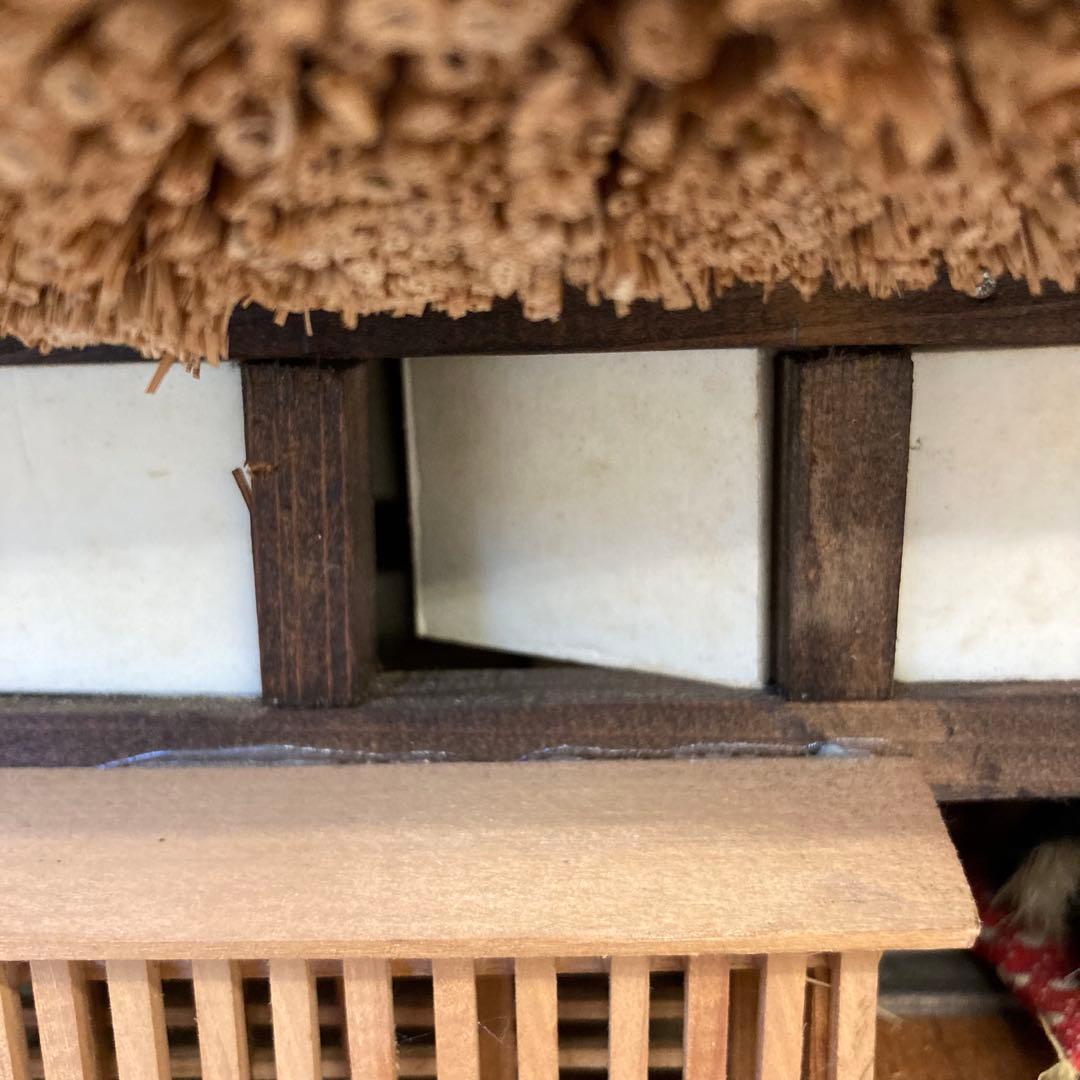 昭和レトロ 木製 古民家模型 藁屋根 茅葺き屋根 曲がり屋 馬屋 猫 ネコ 置物