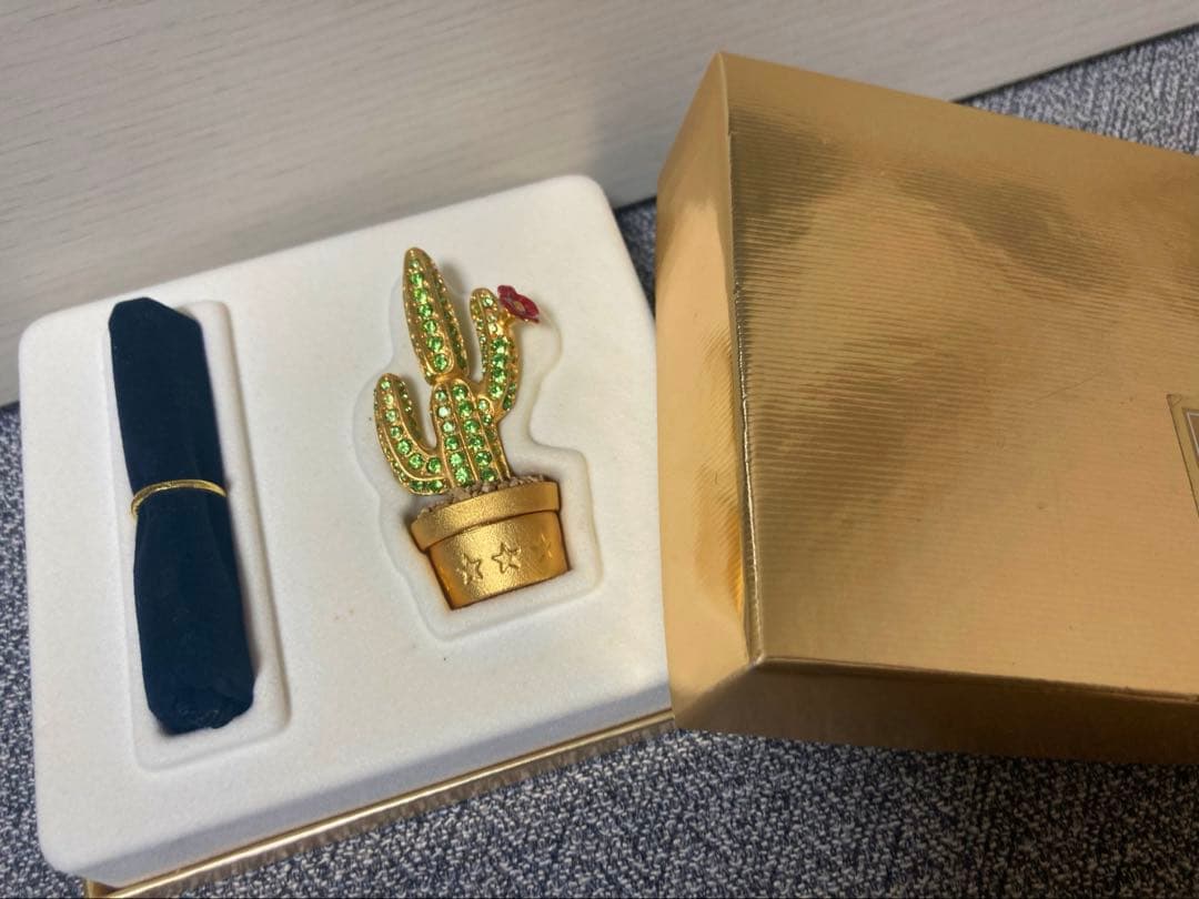 ESTEE LAUDER ソリッドパフューム　カクタス　サボテン　練り香水