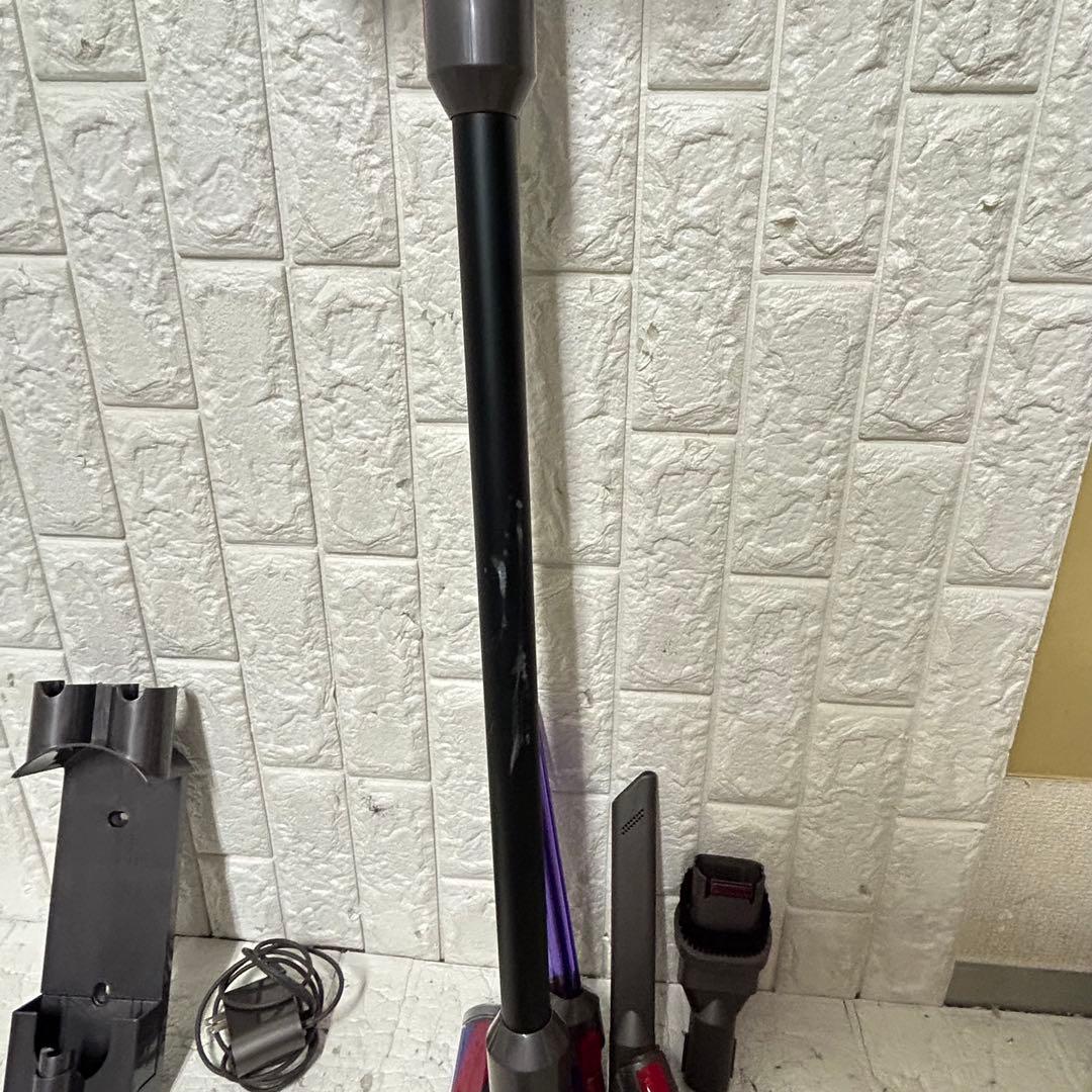Dyson v8 slim sv10k 本体と付属品