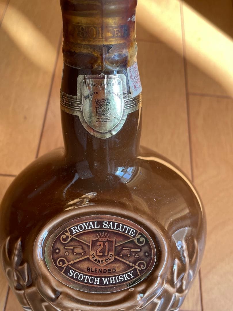 ロイヤルサルート 21年 スコッチウイスキー 陶器ボトル 茶色 Chivas古酒