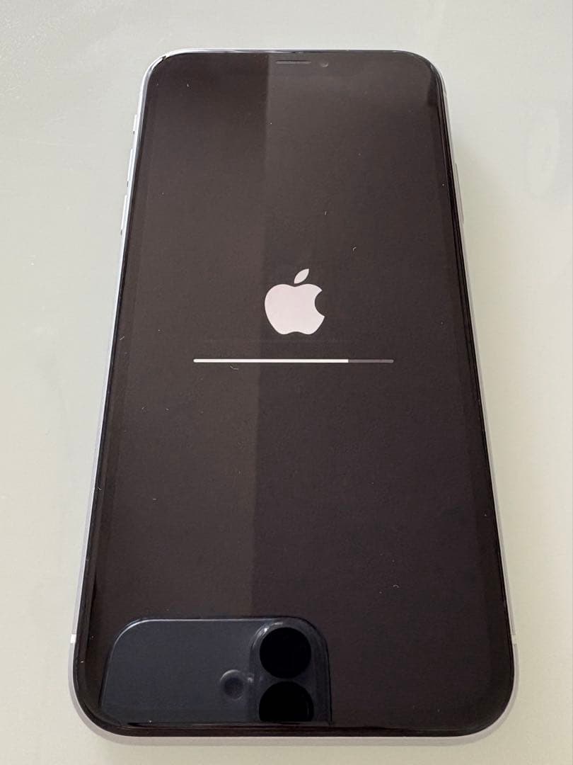 iPhone XR 64GB ホワイトSIMフリー バッテリー82%美品初期化済