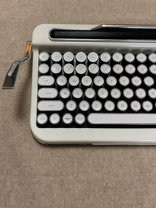 タイプライター風レトロキーボード PENNA -ペナ- (ホワイト）