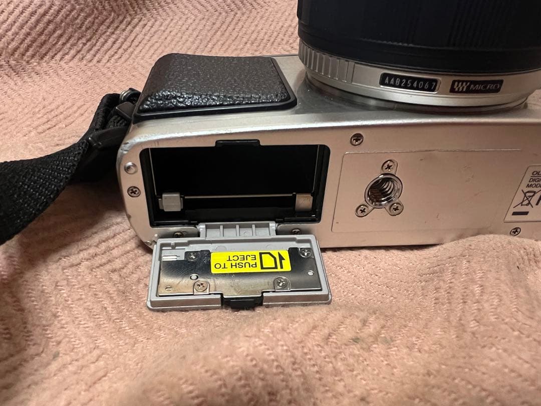 OLYMPUS PEN E-P1ミラーレス一眼 14-42mmレンズ付き