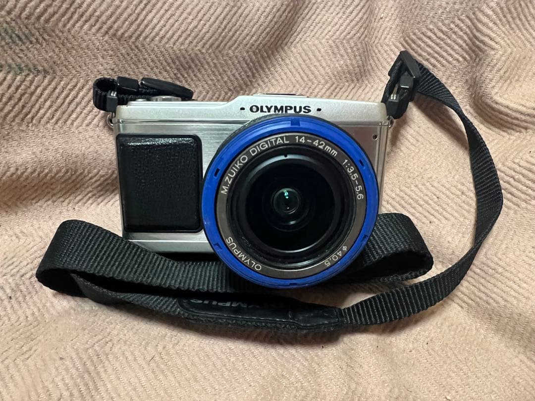OLYMPUS PEN E-P1ミラーレス一眼 14-42mmレンズ付き