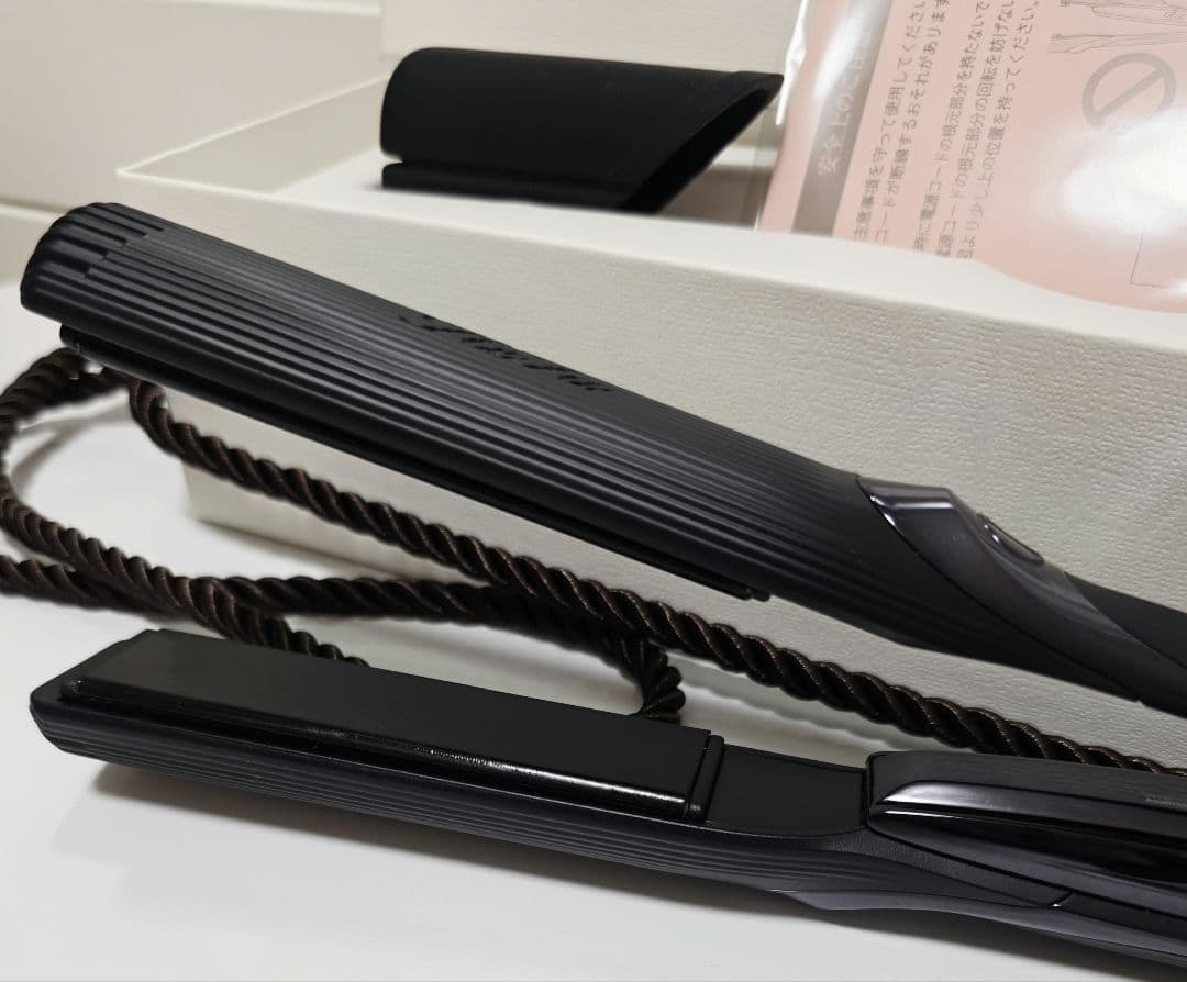 美品　ReFa ストレートアイロン プロ　RE-AT ブラック　リファ