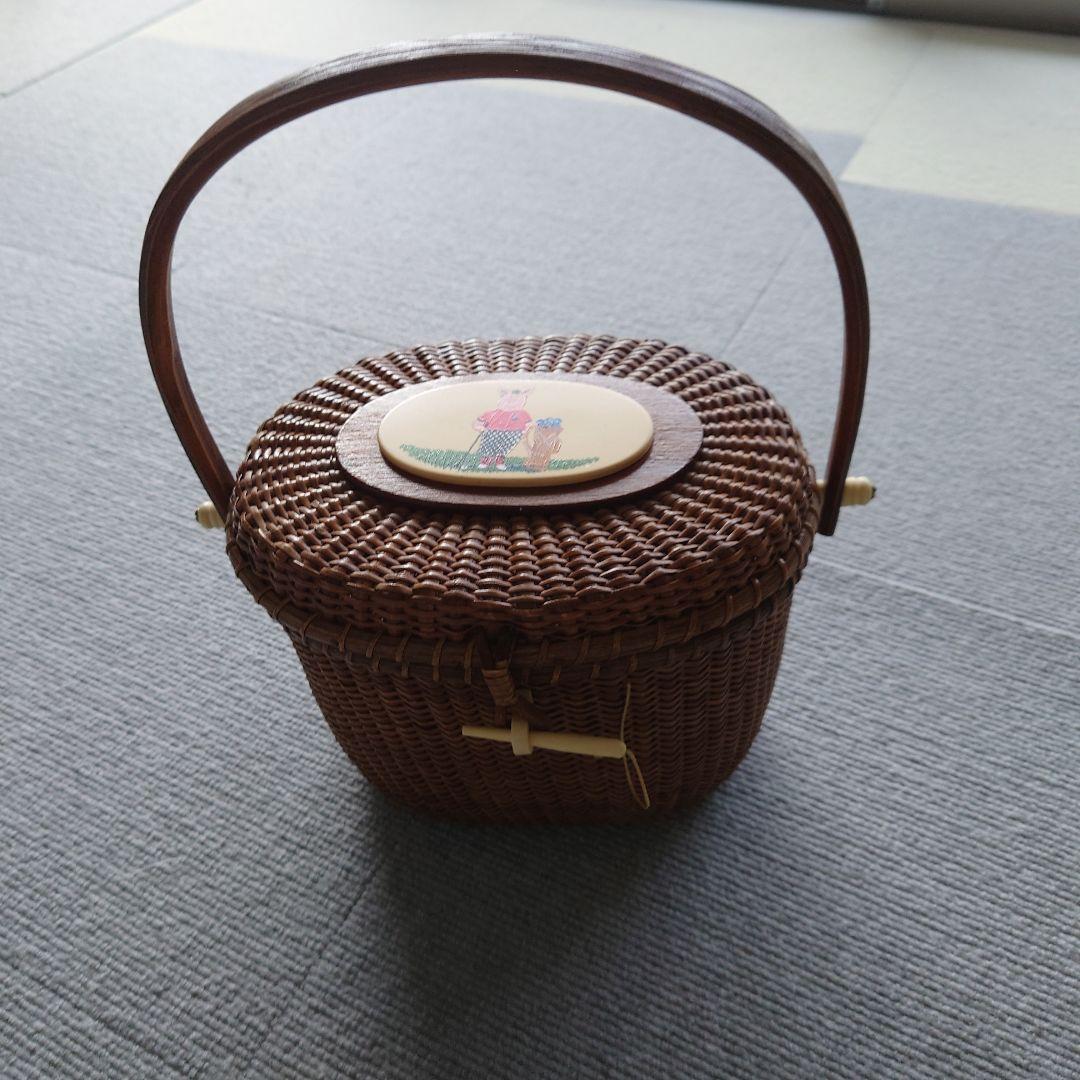 ラタン製丸型かごバッグ