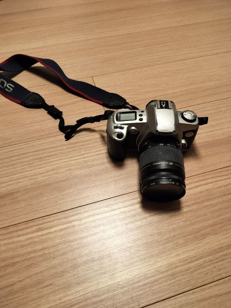 35mm一眼レフカメラ New EOS Kiss ボディのみ