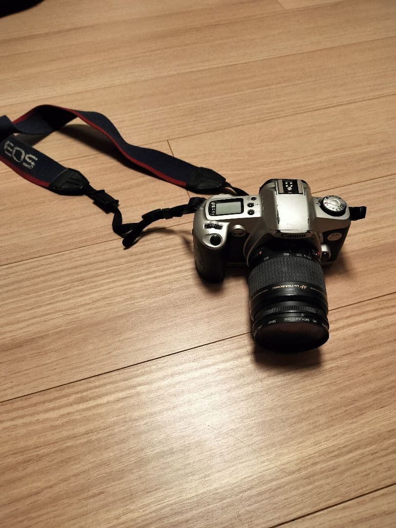 35mm一眼レフカメラ New EOS Kiss ボディのみ