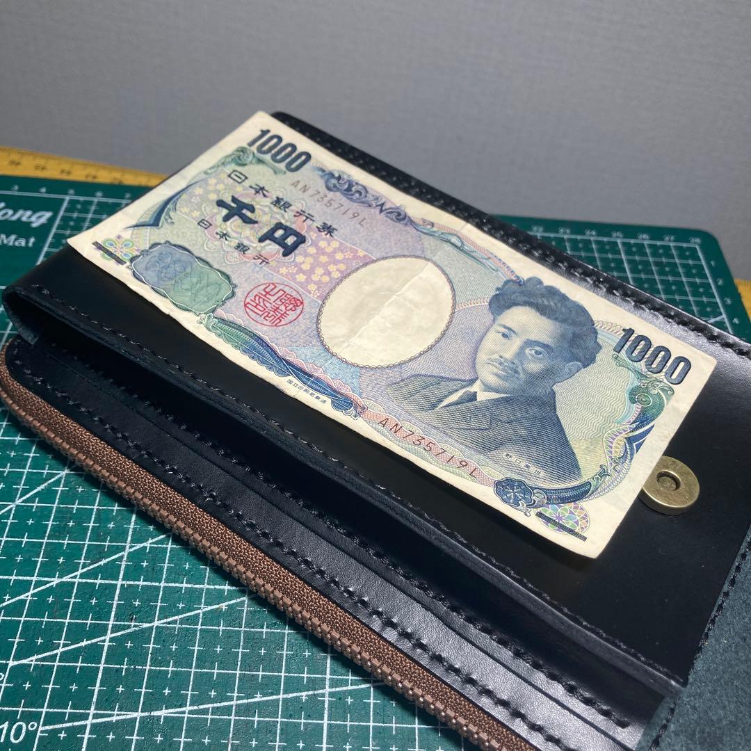 ハンドメイド　黒いレザー製スマホの入る財布型ショルダーバッグ