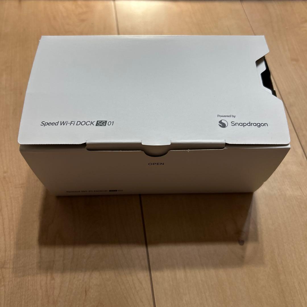 Speed Wi-Fi DOCK 5G 01 本体と取扱説明書