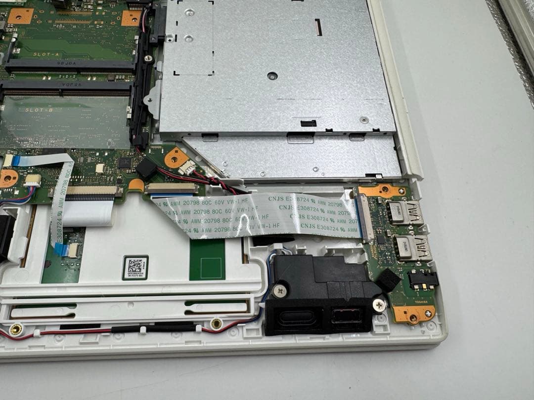 TOSHIBAノートPC★ジャンク★8世代★i7★ストレージ無し★メモリ無し★