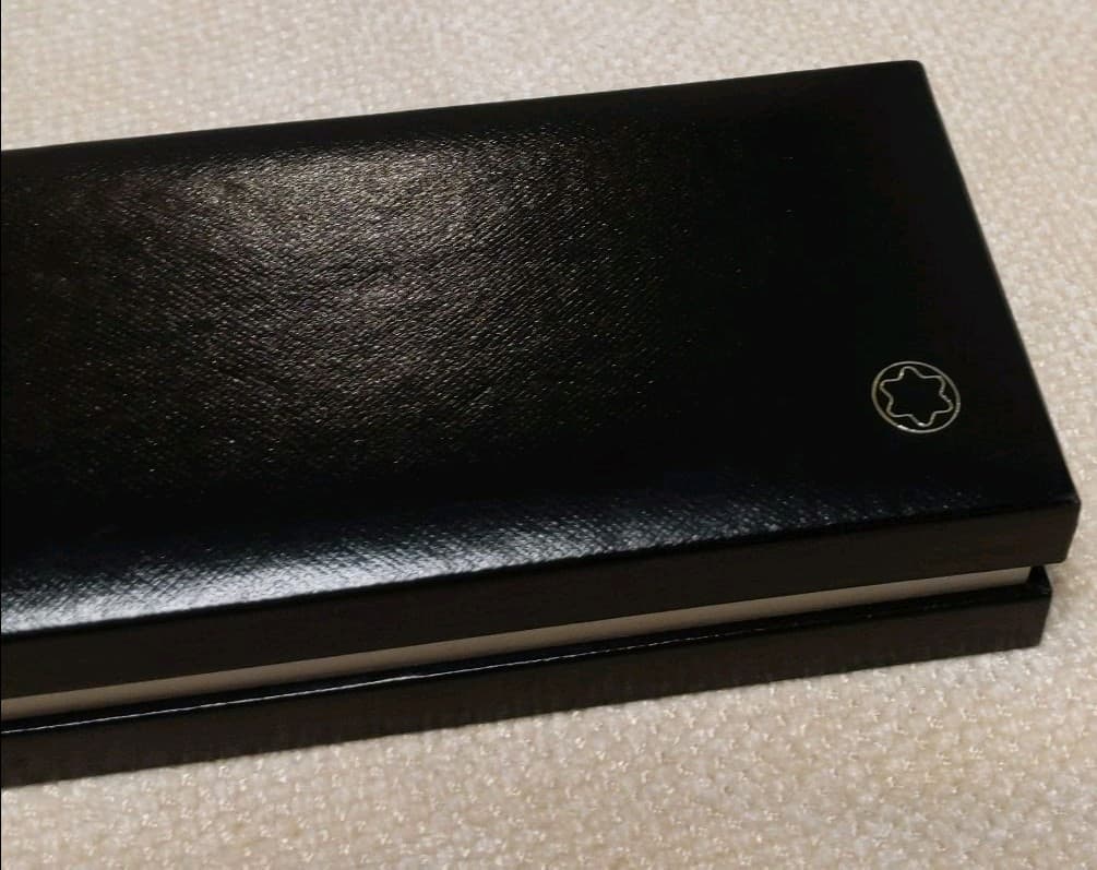 モンブラン　プラチナ ボールペン　ペンケース付き
¥
64,900
から