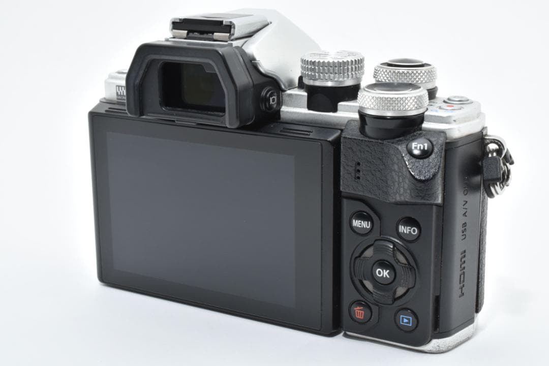 OLYMPUS OM-D MARK Ⅱ ミラーレスカメラ 本体　レンズなし