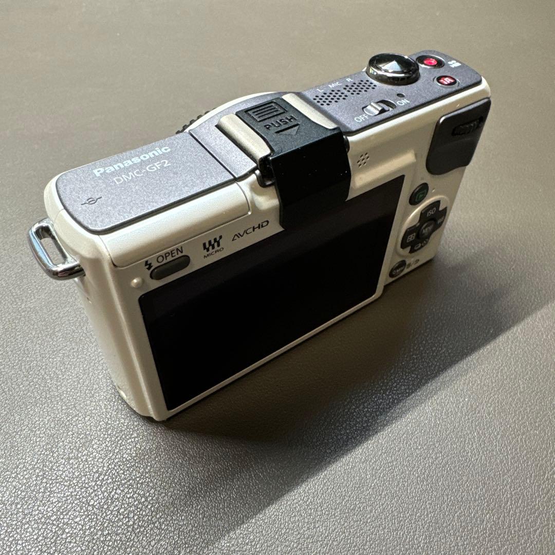 Panasonic ミラーレス一眼 LUMIX DMC-GF2 14mmレンズ付