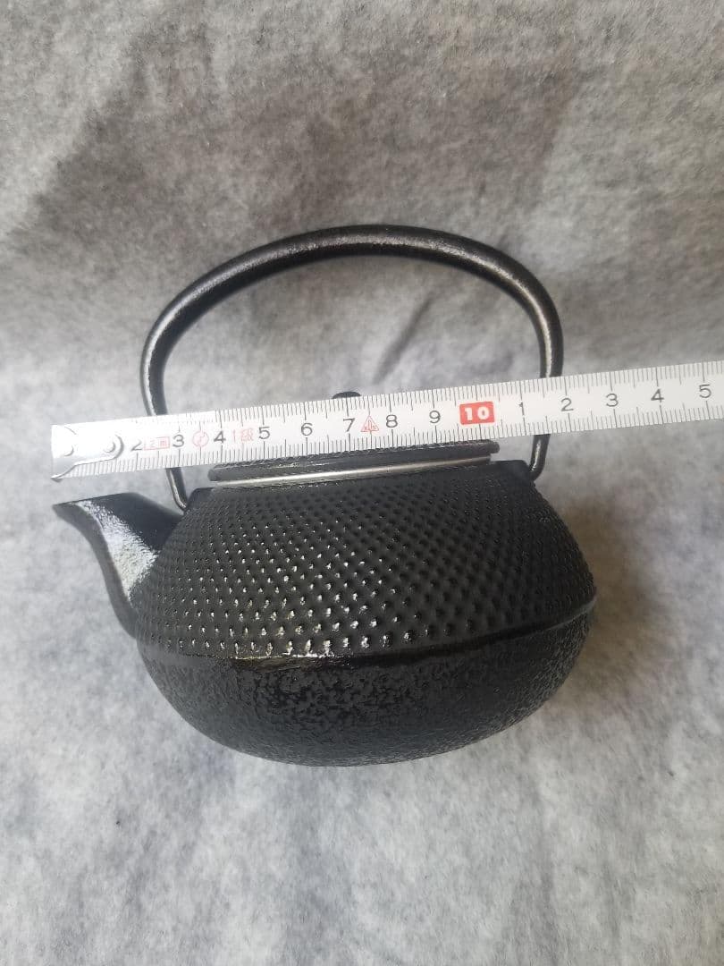 新品未使用 南部鉄器 岩鋳 IWACHU 鉄瓶 あられ 急須 ＆ 鶴亀 鍋敷 霰