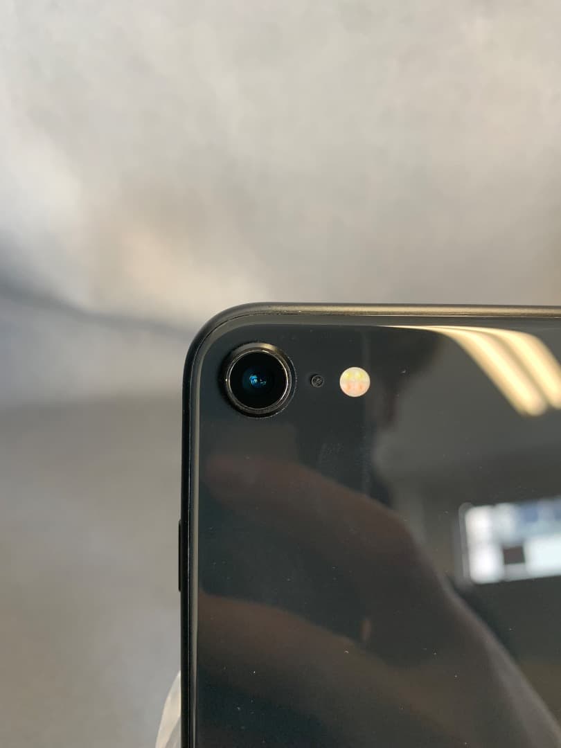 超美品　国内版　SIMフリー　iPhoneSE 第二世代 64GB ブラック色