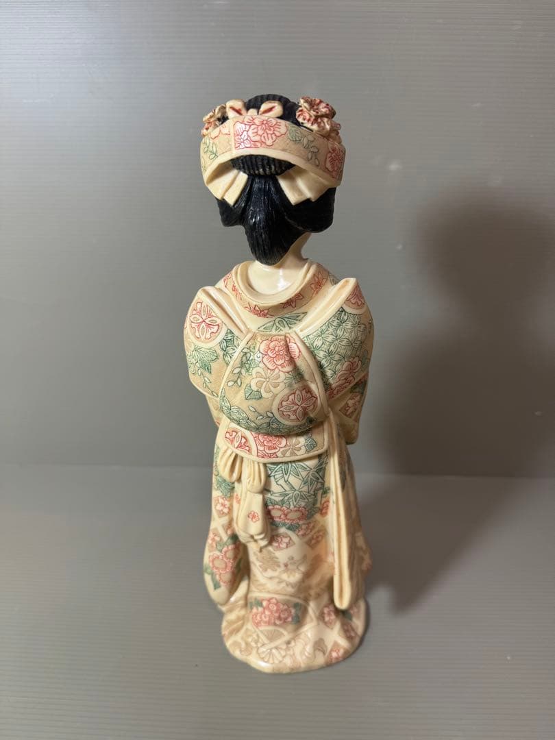 2920 古美術品　細密彫刻女性像　置物　細密細工　骨董