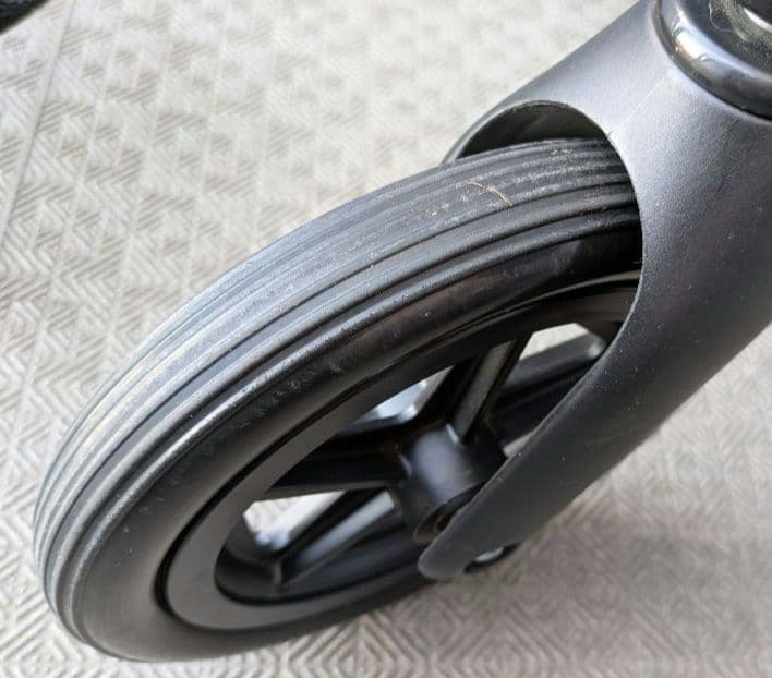美品最安値 ★軽量電動車椅子 ★電動アシスト付★ 17.8kgバッテリ2個付★