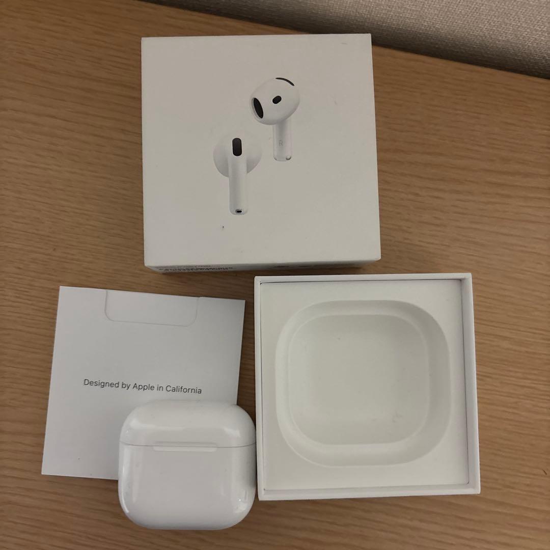 と*も様 AirPods4ノイズキャンセリング付き本体 ホワイト 充電ケース付き