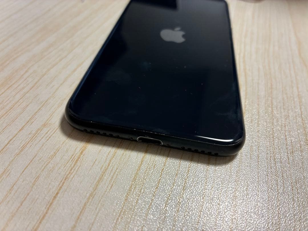 iPhone SE第三世代　ケース付き
