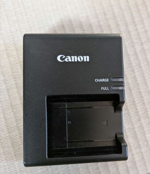 Canon EOS Kiss X50 デジタル一眼レフカメラ & 望遠レンズ
