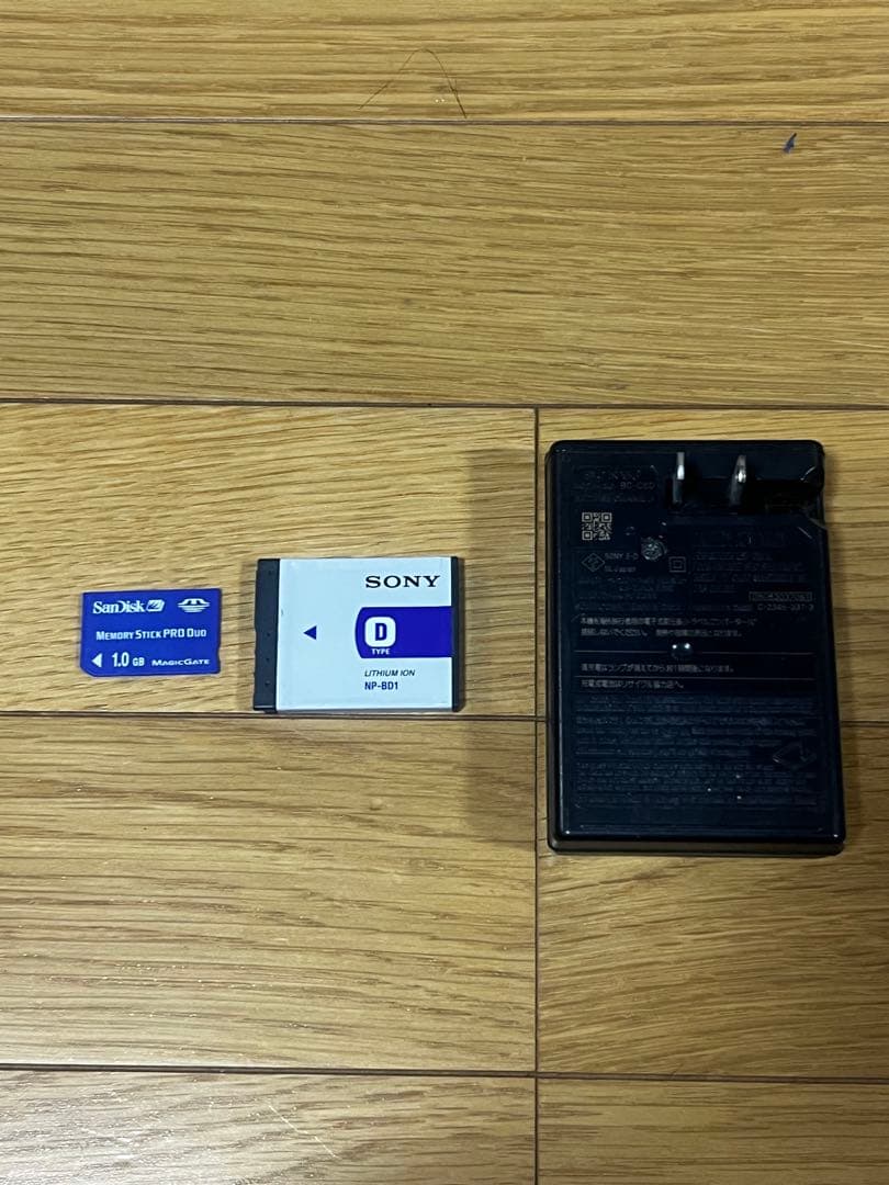 SONY デジタルカメラ DSC-T700 付属品(バッテリー・マルチケーブル)