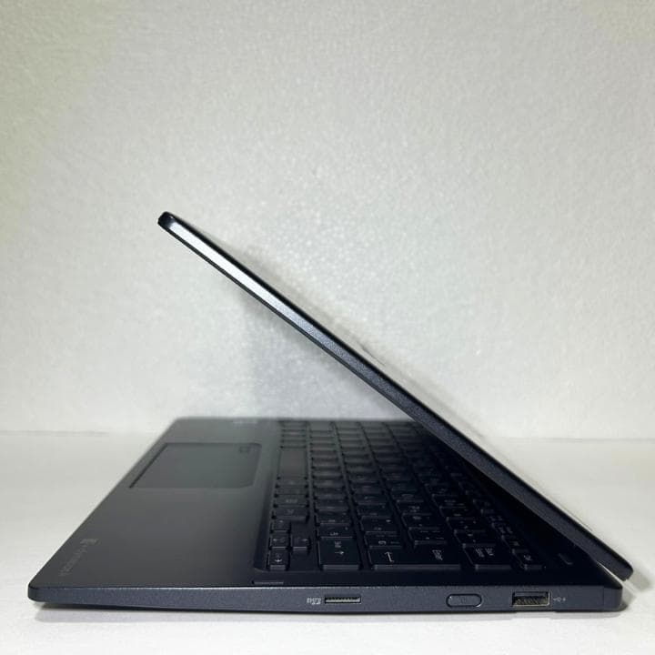 高年式✨i7 16GB タッチパネル 2in1 dynabook V83/HU