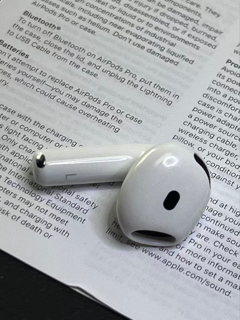 AirPods 4（第4世代）右耳のみ　A3050