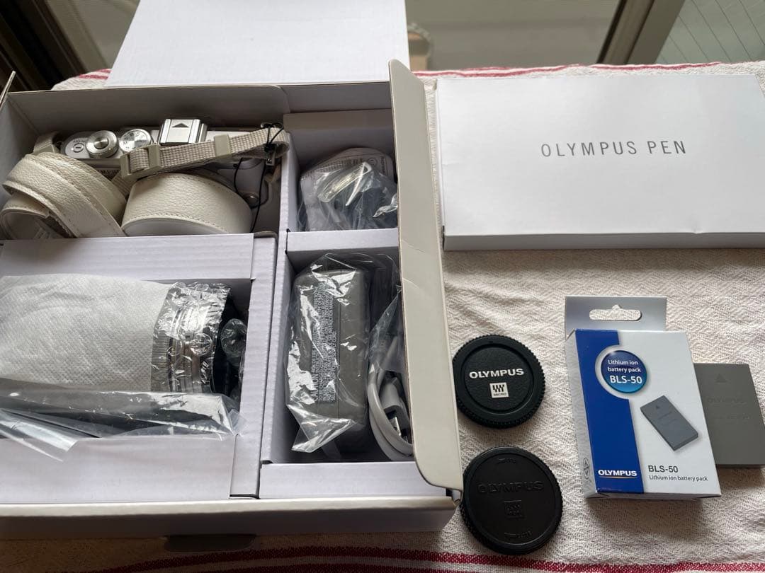 OLYMPUS PEN E-PL8 デジタル一眼カメラ　中古
