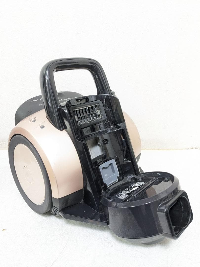東芝 東芝 VC-SG620-N サイクロン式掃除機 2018年製 ヘッド無し