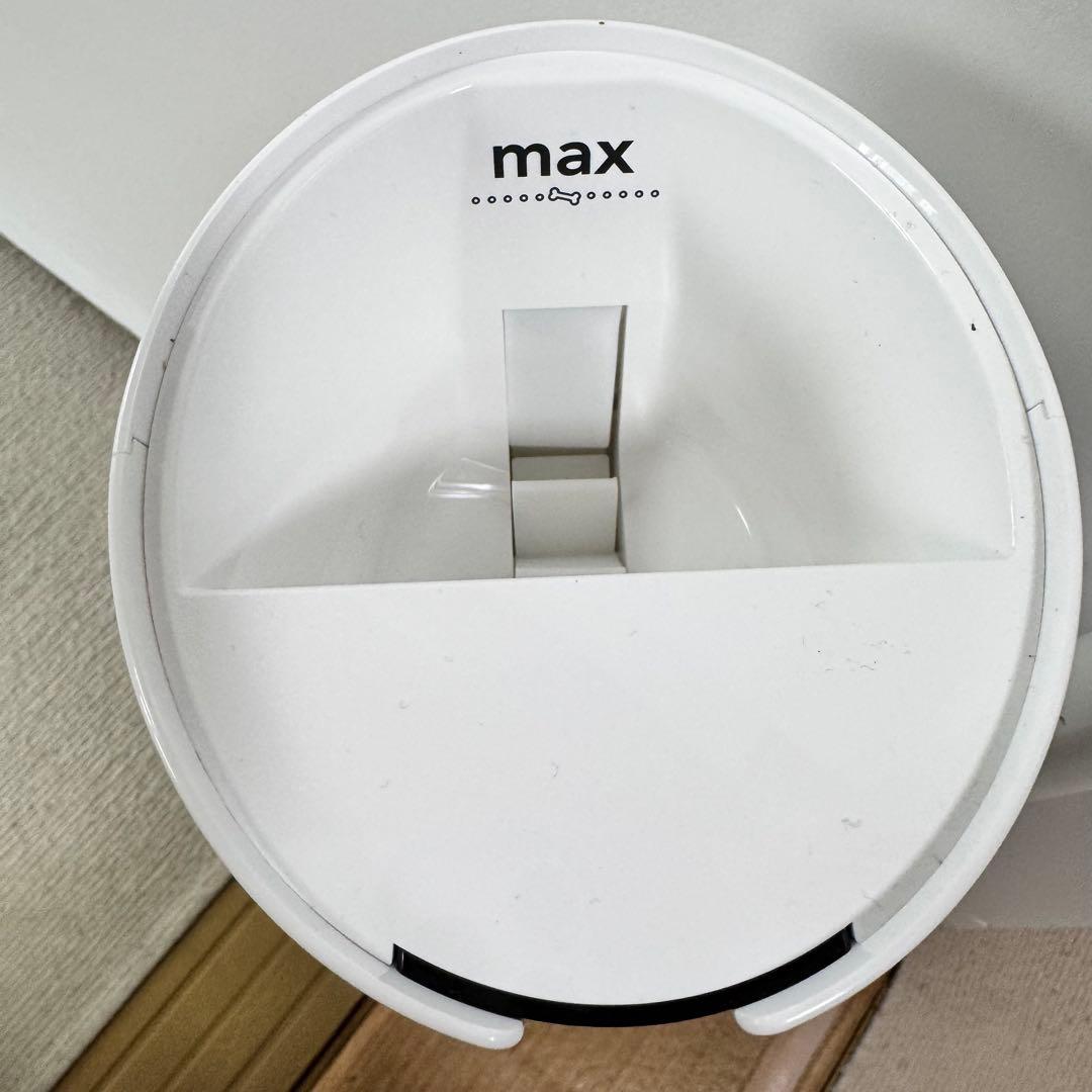 Furbo ドッグカメラ 360℃ビュー　見守りカメラ　ペットカメラ　自動給餌器