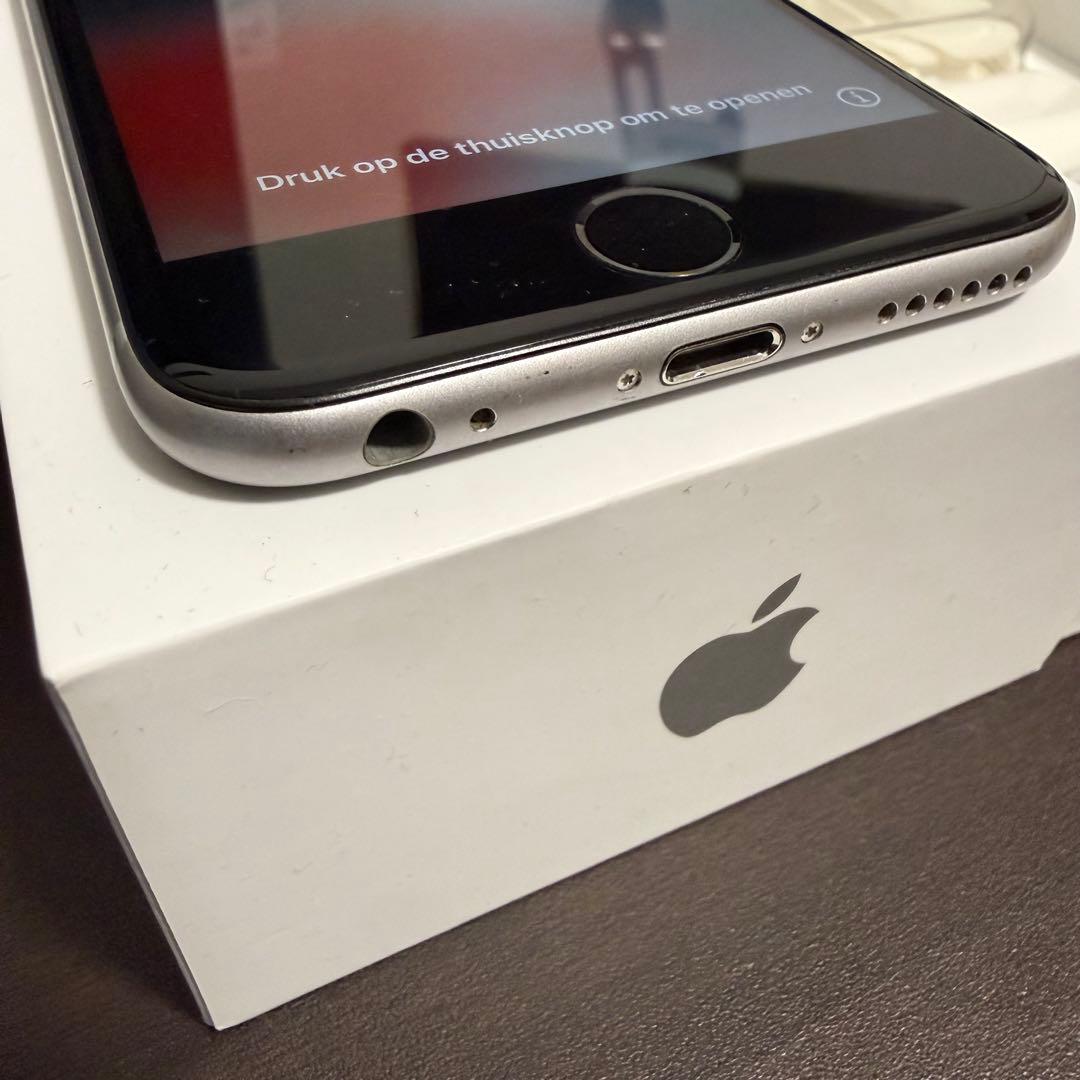 iPhone 6s シルバー 化粧箱・充電器付き