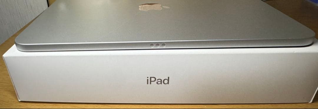 【極美品】iPad11世代【A16】128GBシルバー 本体