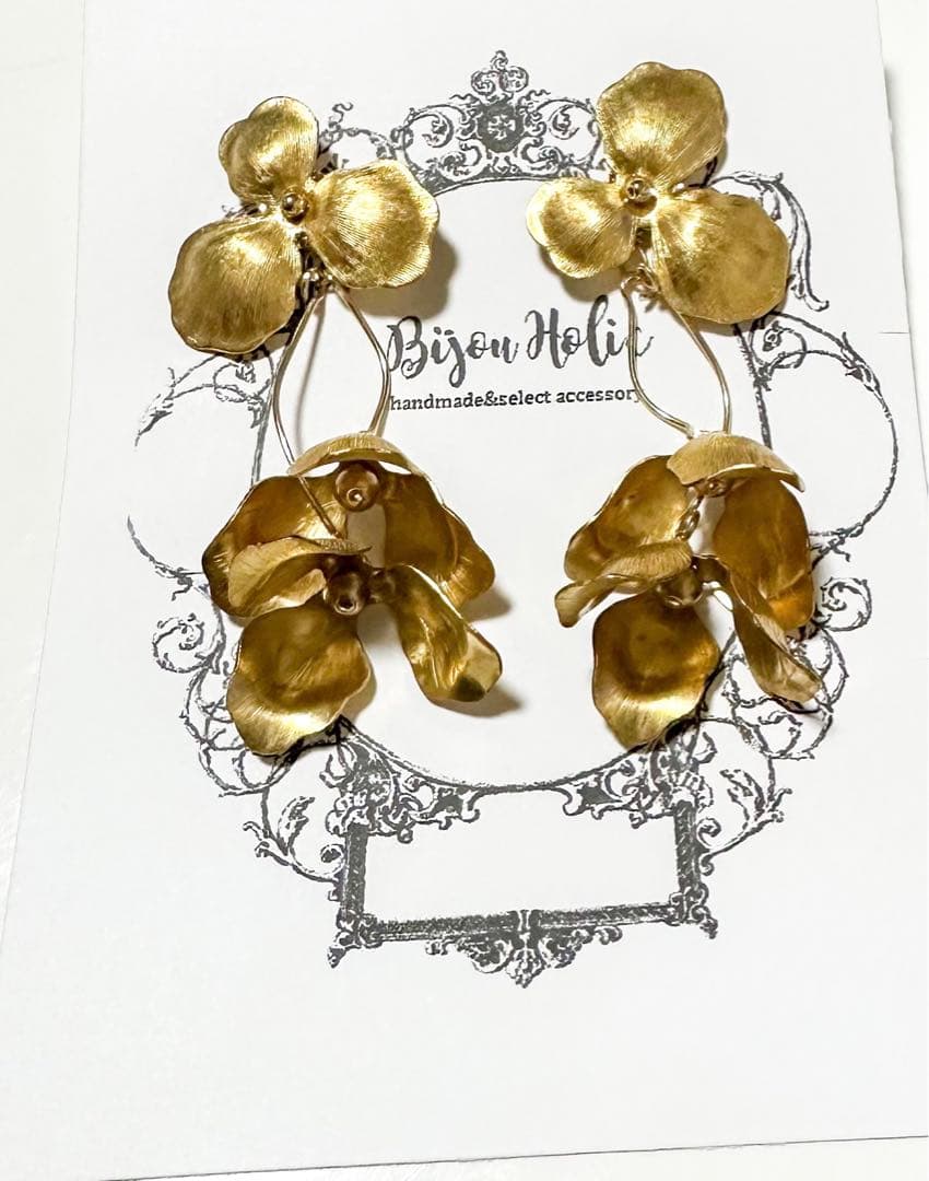 bijouholicのHappiness bell pierce
