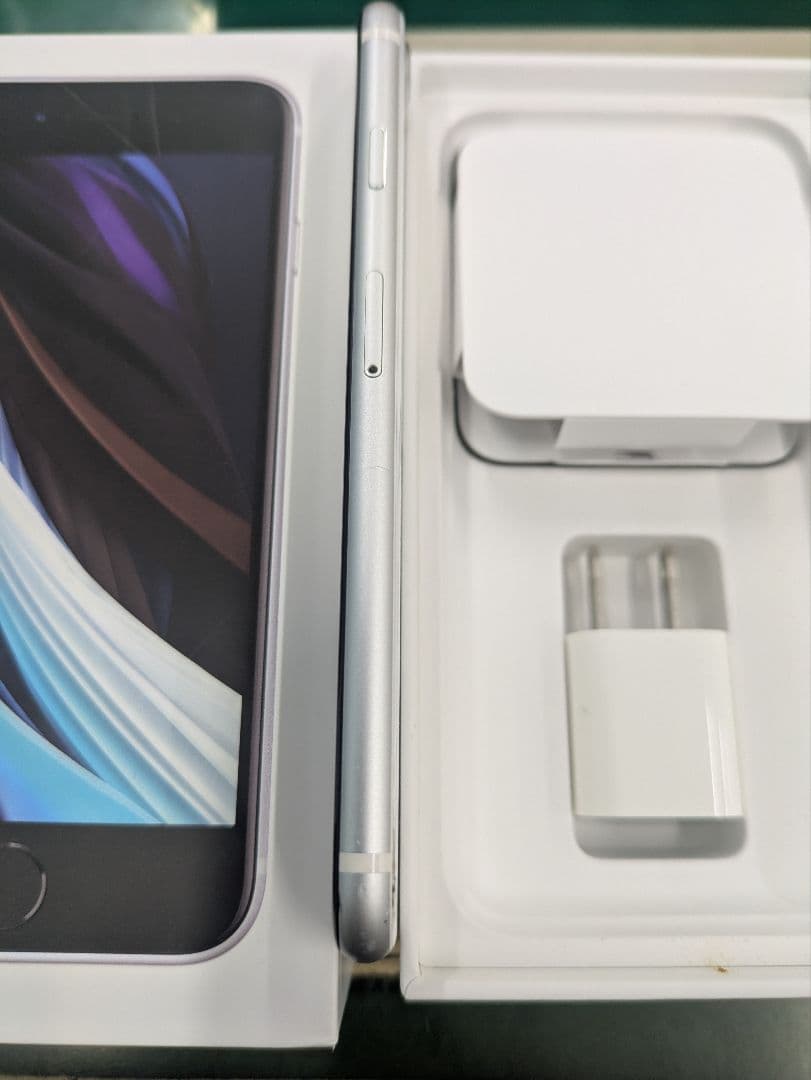 Apple iPhone SE (第2世代) ホワイト 64GB 本体