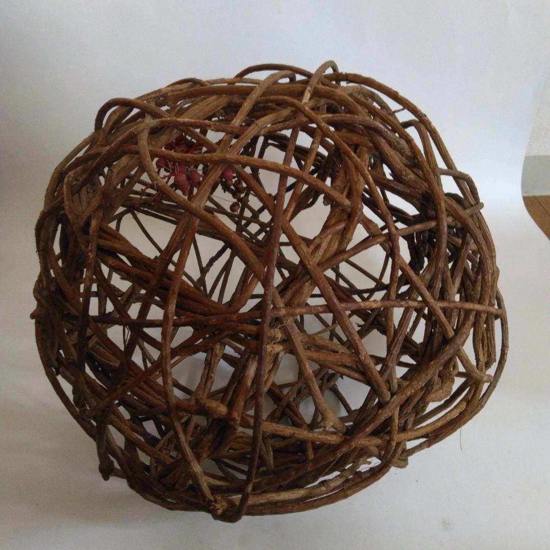 蔦葛（つた）で作った球体の籠　2個