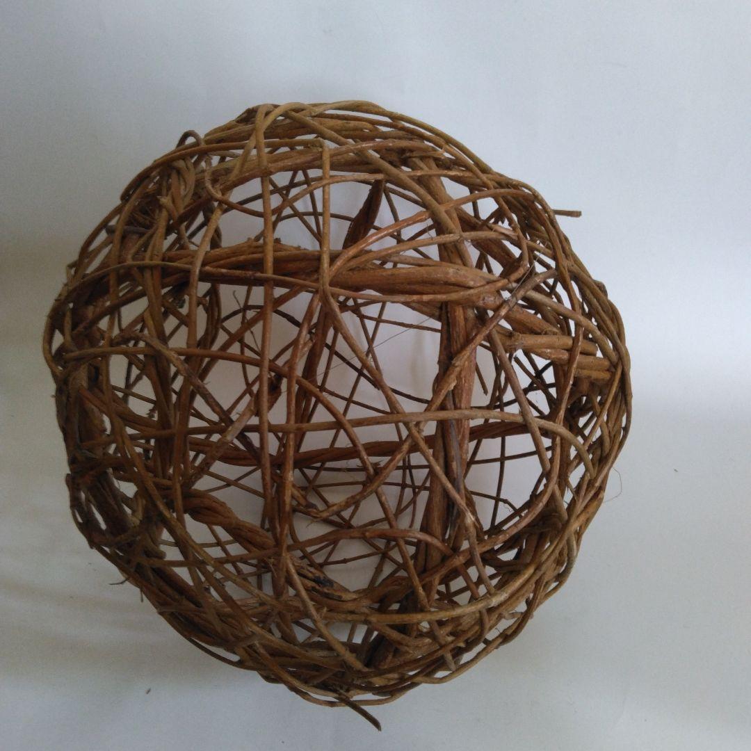 蔦葛（つた）で作った球体の籠　2個