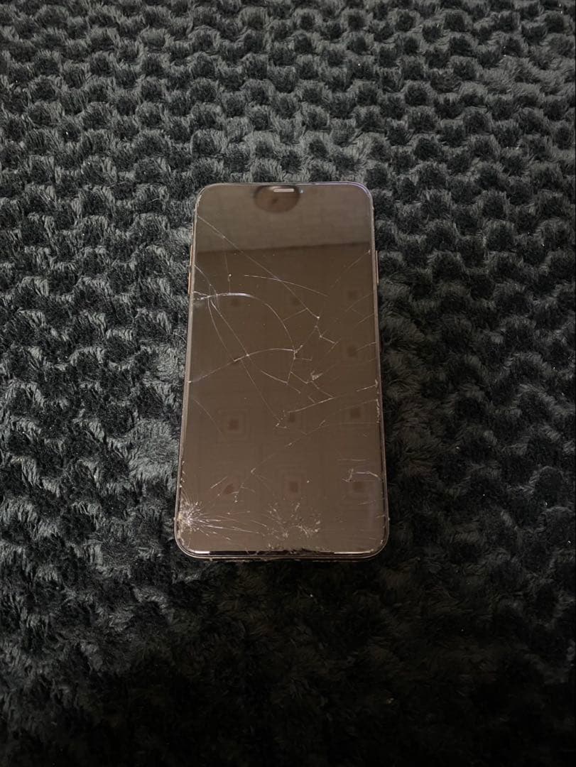 iPhone Xs Max ゴールド 画面・背面にひび割れあり