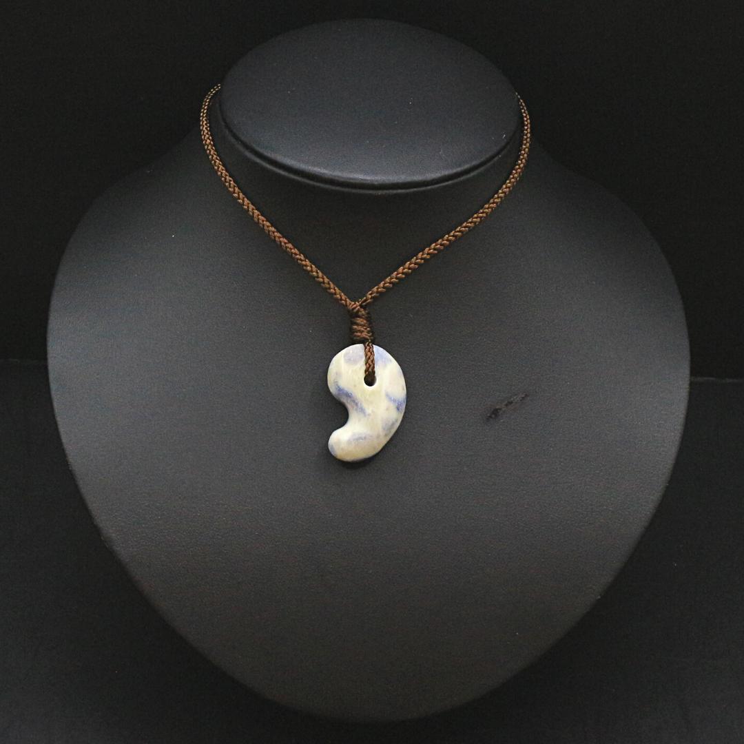 勾玉 広島県産 フェアリースキン サファイア magatama122