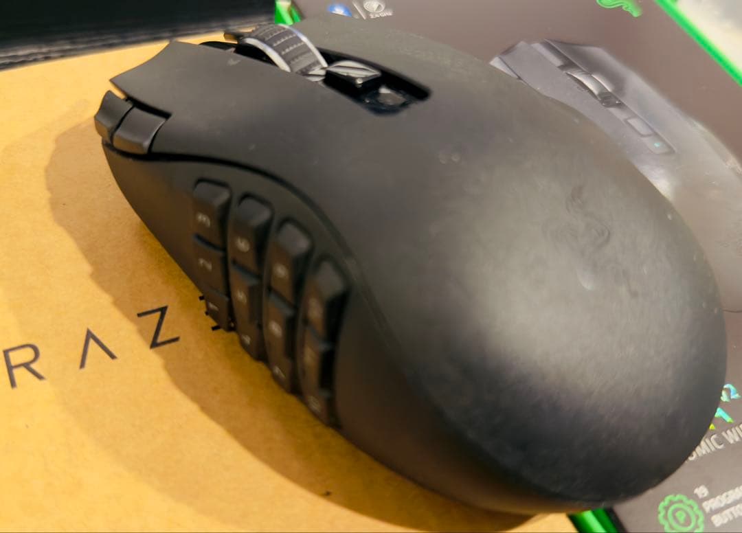 Razer Naga V2 Hyperspeed ワイヤレスゲーミングマウス