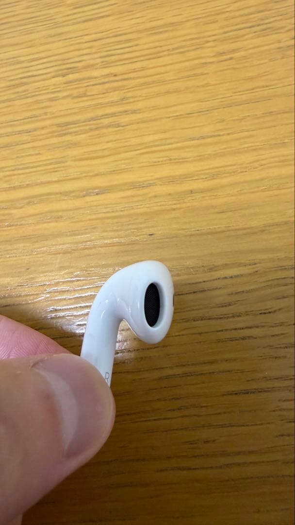 AirPods4 イヤホン片方のみ　ケースあり
