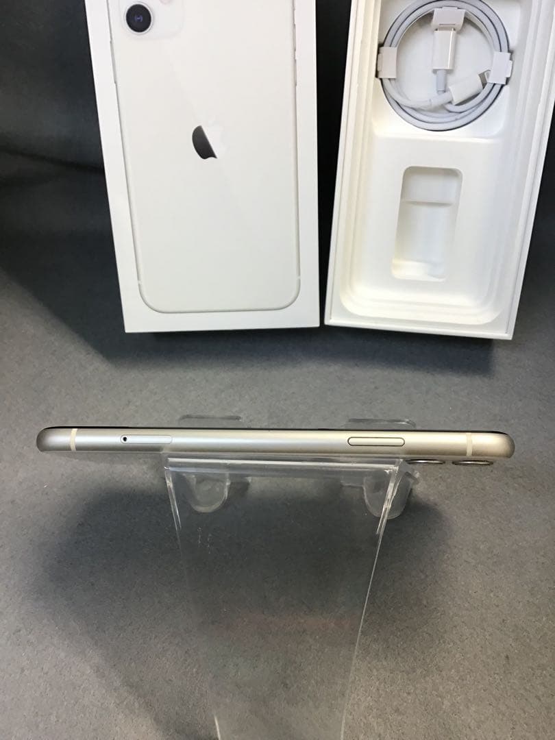 美品　国内版 SIMフリー iPhone11 64GB ブラック色