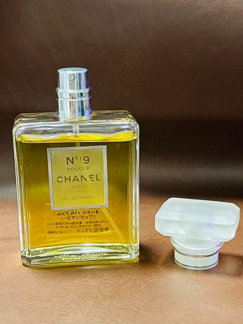 シャネル N°19 プードレ オードパルファム 50ml 香水