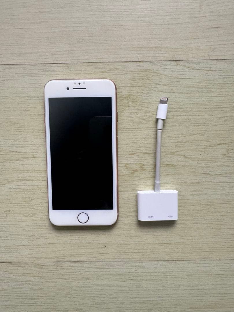 iPhone 8 本体＋Apple純正Lightning AV Adapter
